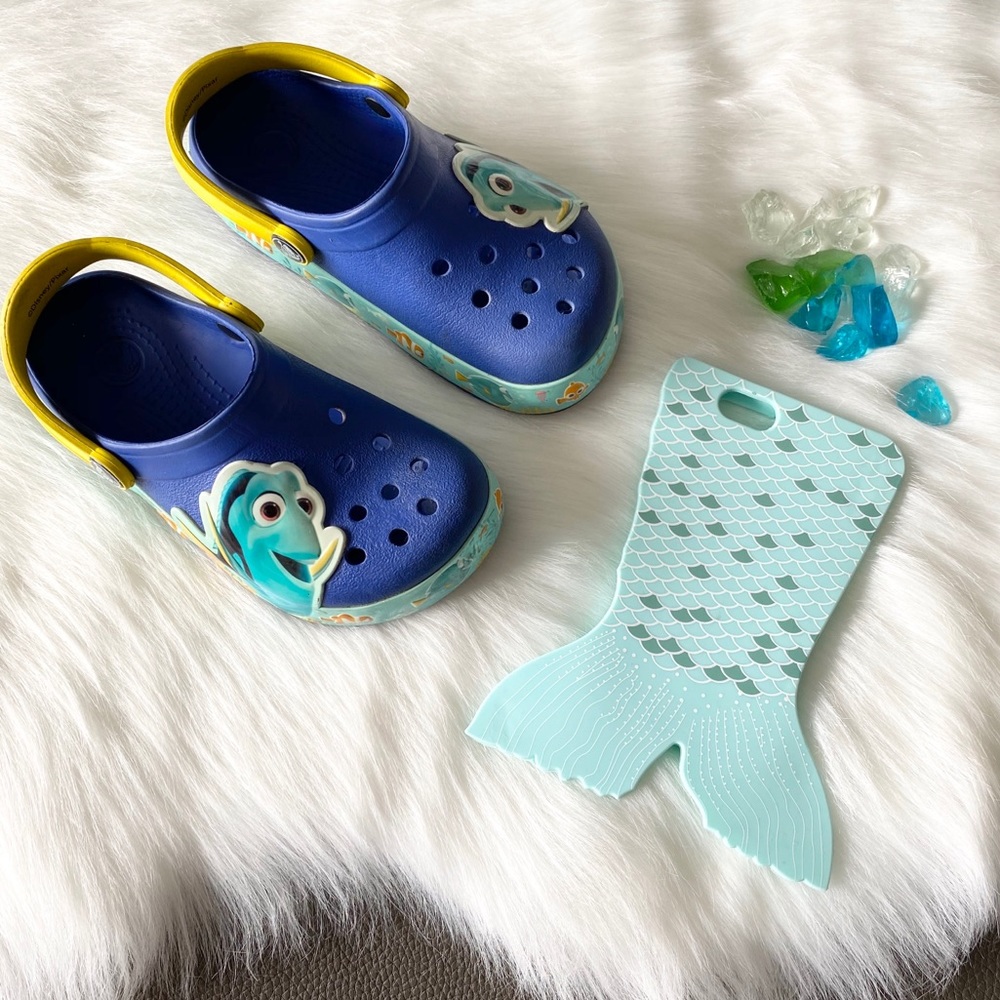 Crocs x Disney โป Finding Dory Light Up Sandal โป - Picture 2 of 8